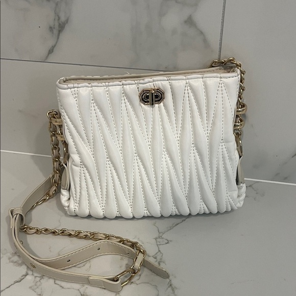 Handbags - Elegant White Quilted Chain Bag